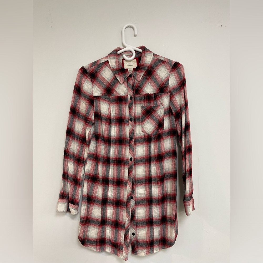 Forever 21 Plaid Button Up Women’s shirt. Red, white and Black plaid.